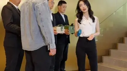 《首富打工人》：小人物的逆袭，爆笑演绎职场生存法则！