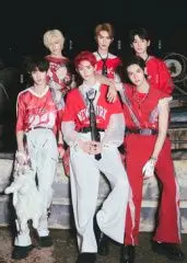 《燃少训练营毕业公演》：青春的汗水与梦想，舞台上的华丽绽放！